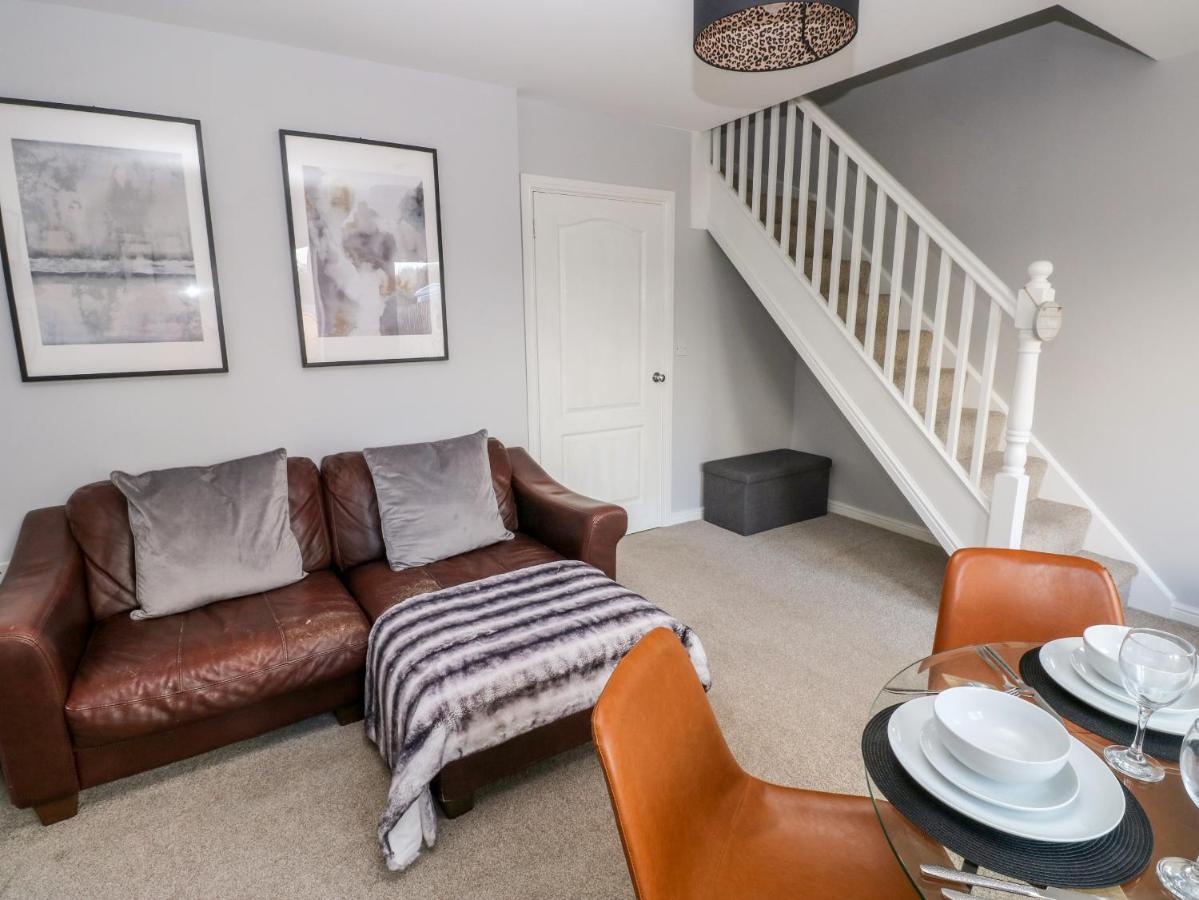 10 Belfrey Close Milford Haven Extérieur photo