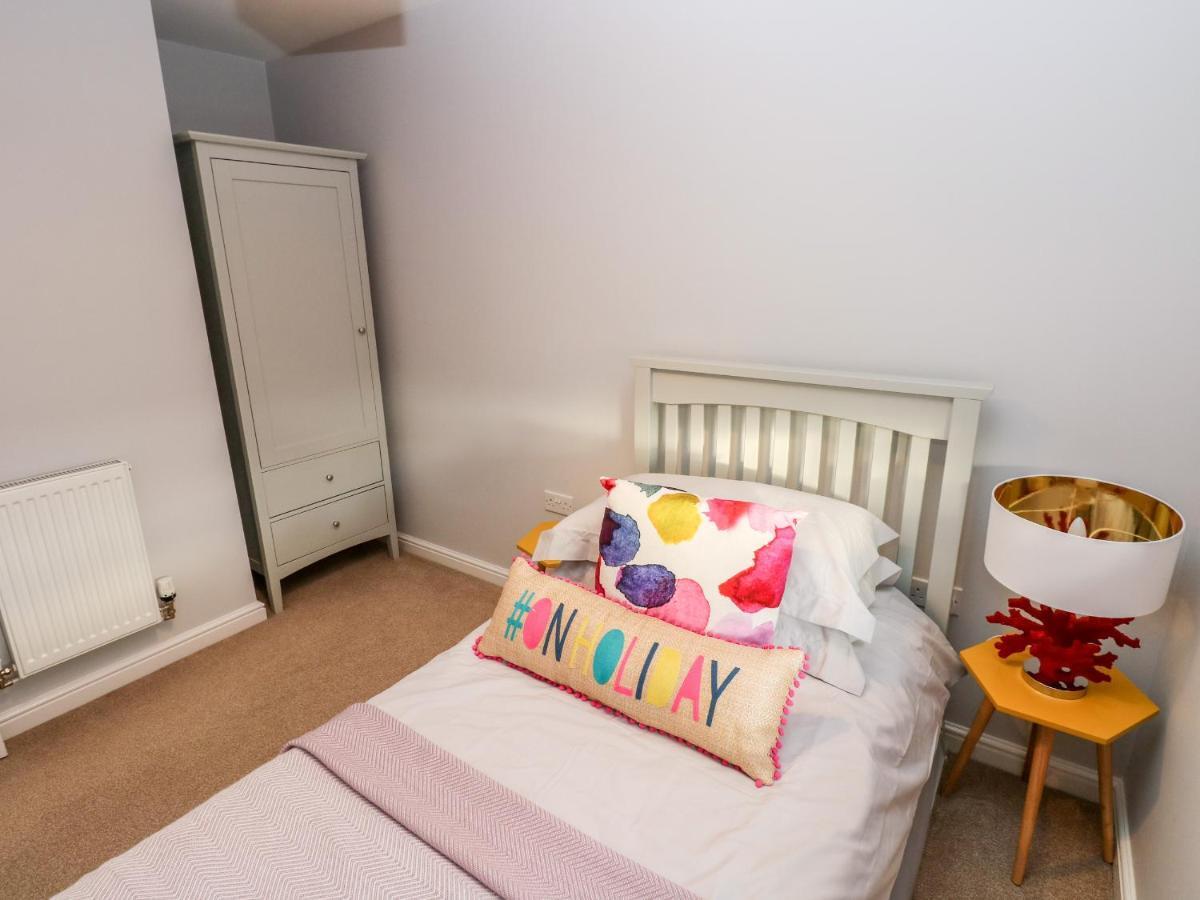 10 Belfrey Close Milford Haven Extérieur photo